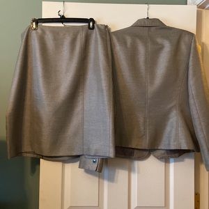 Stylish detailed gray/silver skirt suit. Looks amazing on!!!